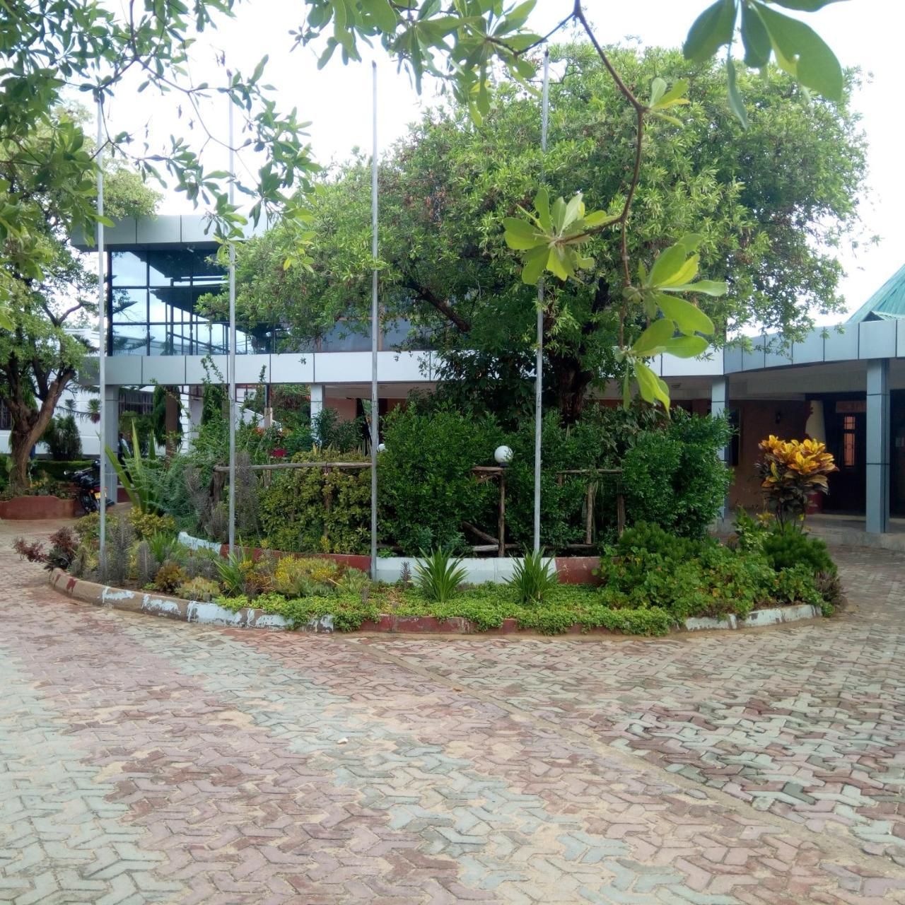 Royal Village Hotel Dodoma Esterno foto