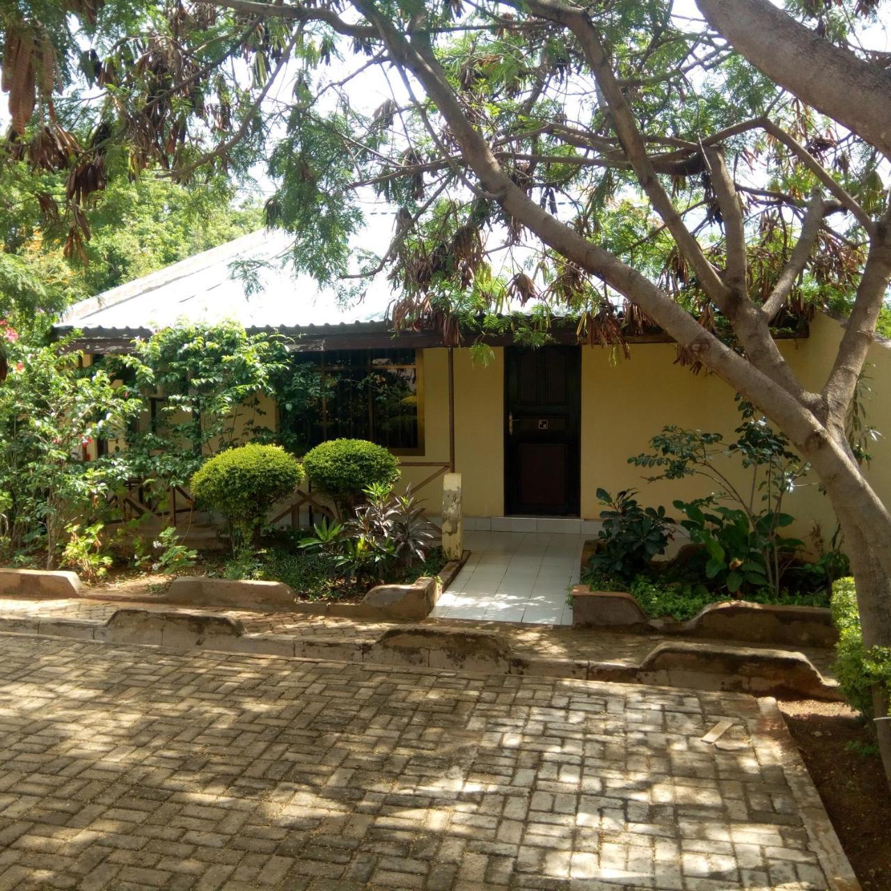 Royal Village Hotel Dodoma Esterno foto