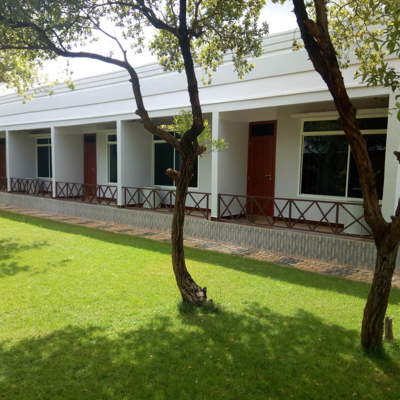 Royal Village Hotel Dodoma Esterno foto